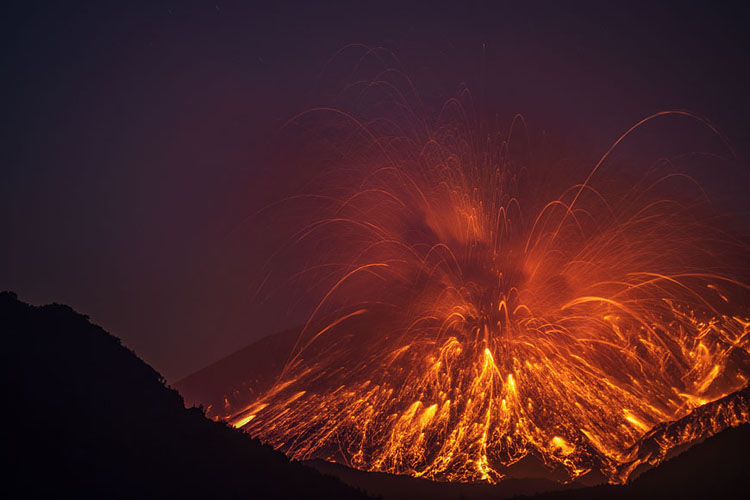 ShockBlast-Martin-Rietze-Sakurajima-Volcano-Japan-7