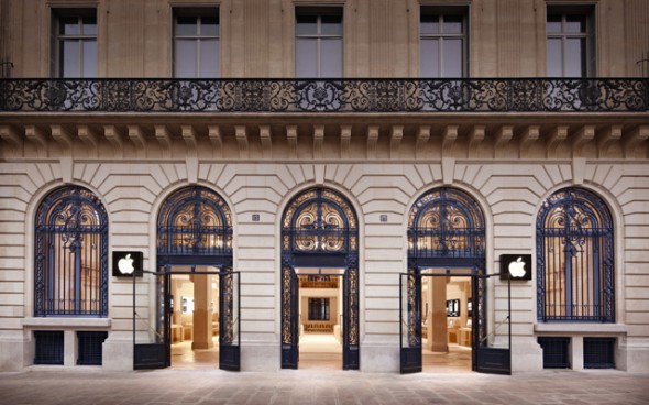 Apple offline store in Paris - ShockBlast